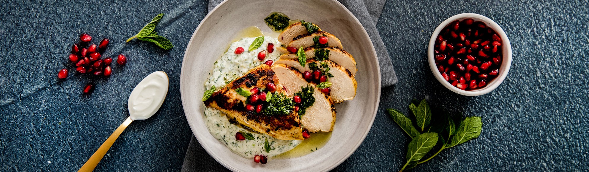 Poulet au curry, à la noix de coco, Raita de menthe et grenade