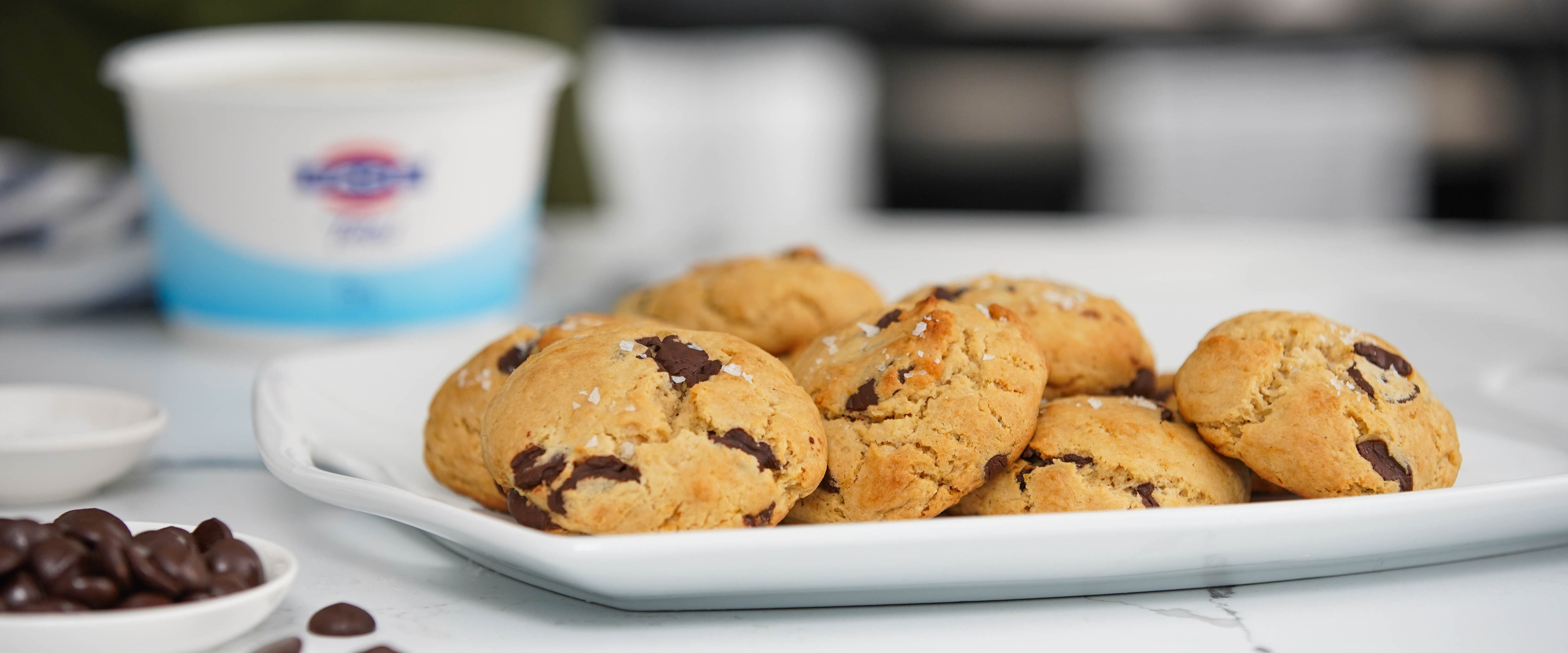 Chocolade cookies met yoghurtroom basis