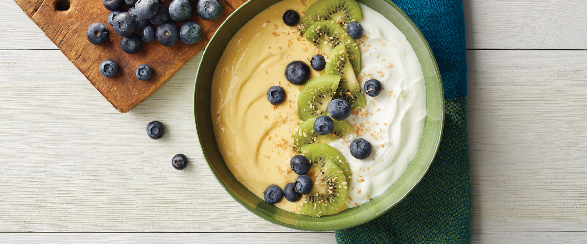 Smoothie bowl à la mangue et curcuma