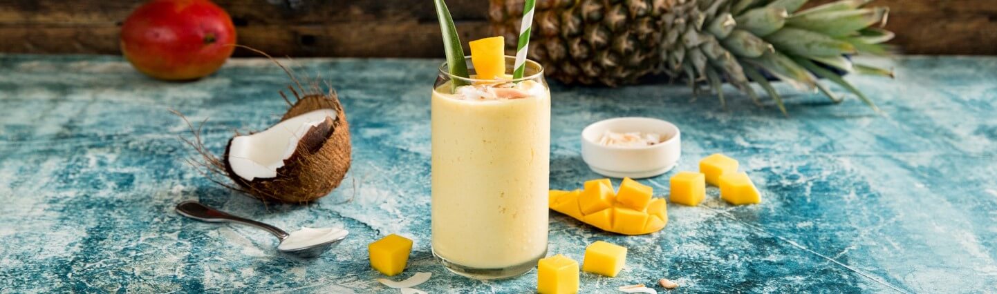 Smoothie tropical à l'ananas et à la noix de coco 