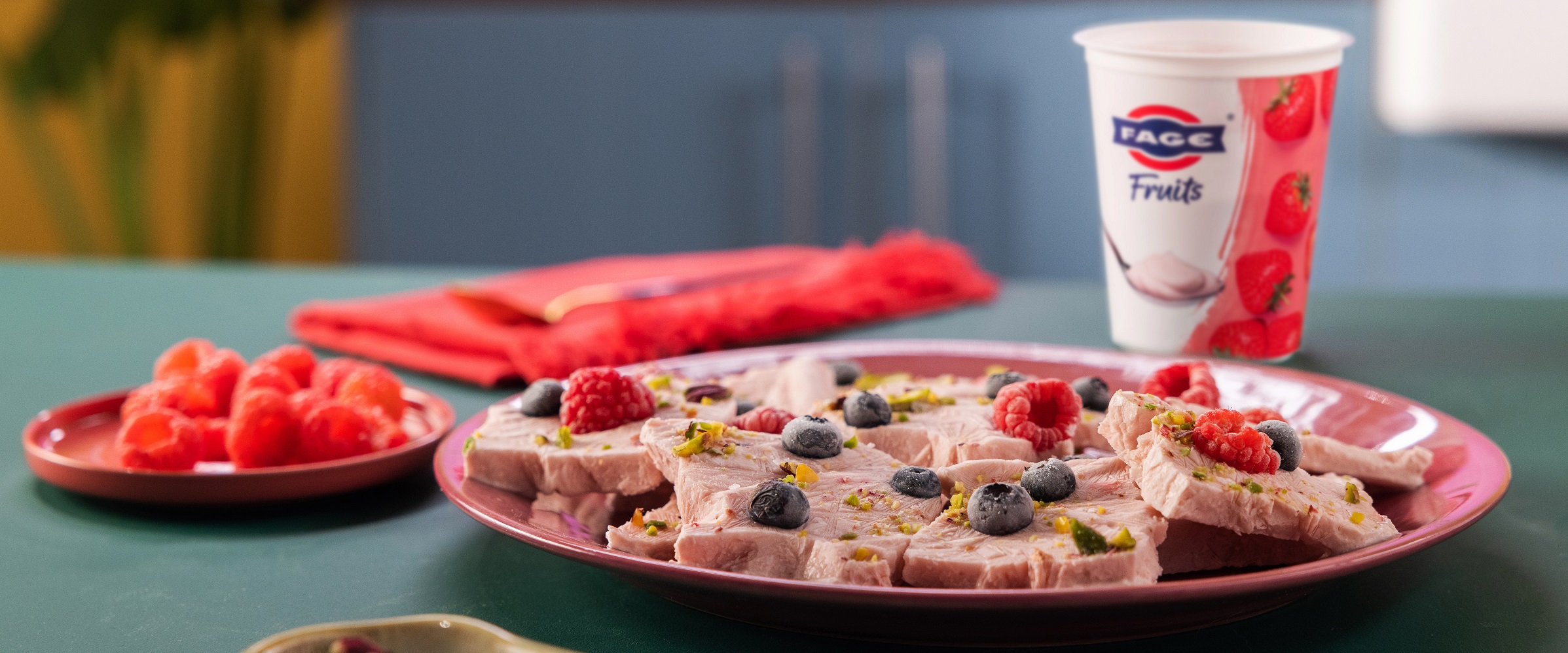 Yoghurt bark met FAGE Fruits Aardbei yoghurt