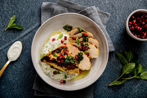 Poulet au curry, à la noix de coco, Raita de menthe et grenade